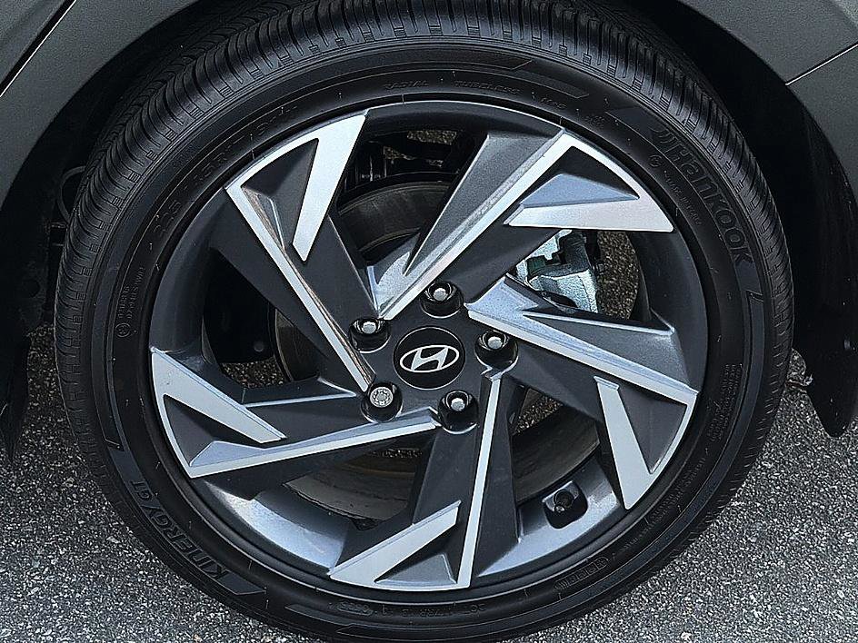 Certified 2025 Hyundai Elantra SEL image 5