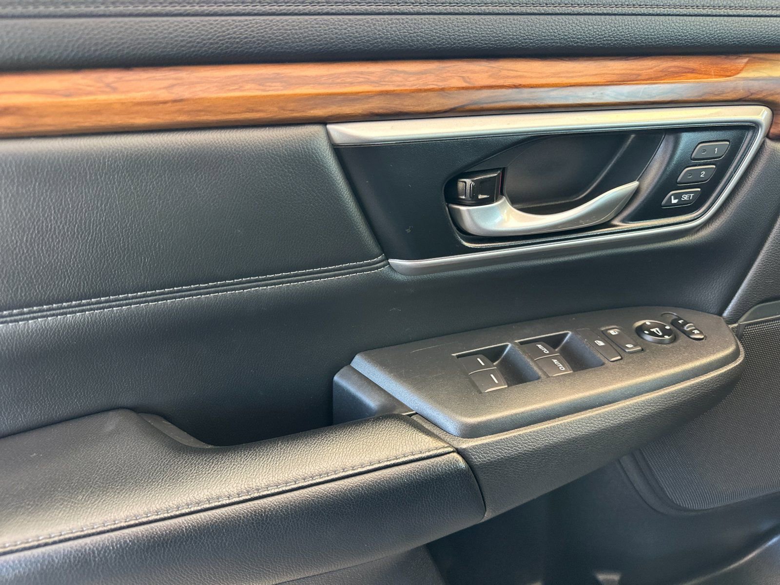 Used 2020 Honda CR-V Touring image 11