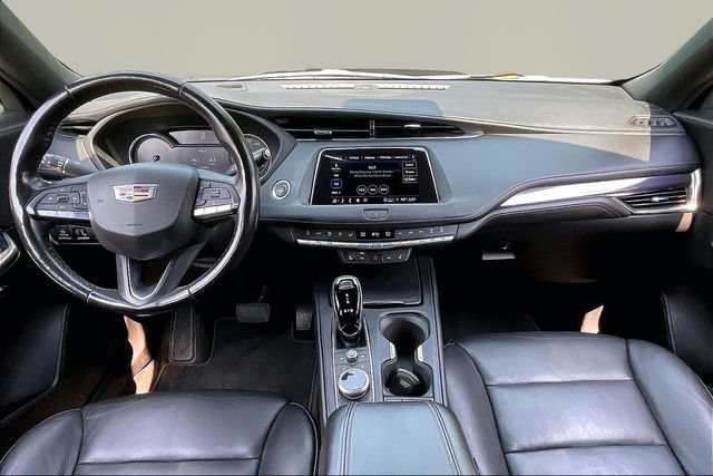 Certified 2022 Cadillac XT4 Luxury w/ Cold Weather Package FWD image 7