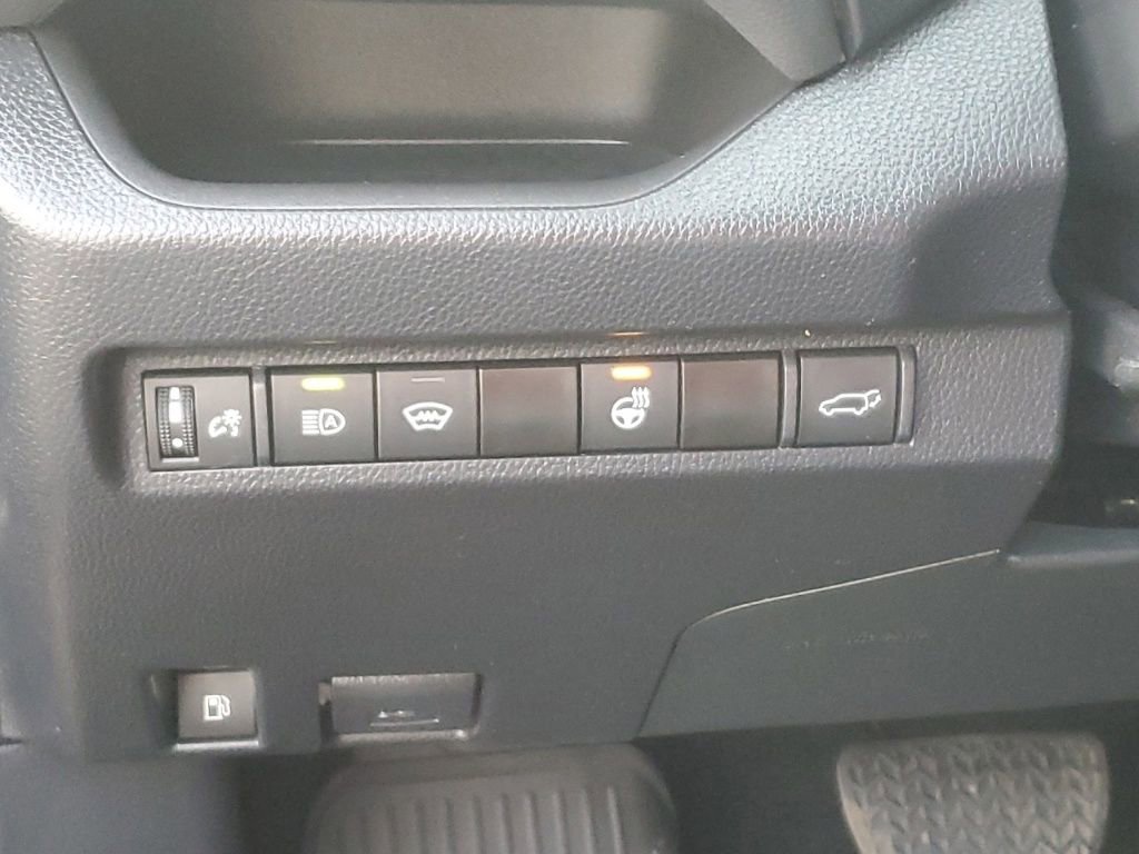 Used 2023 Toyota RAV4 XLE Premium image 18