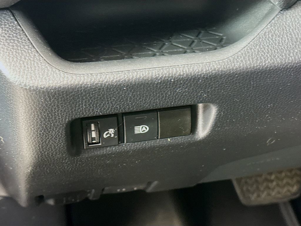 Used 2021 Toyota RAV4 XLE image 10