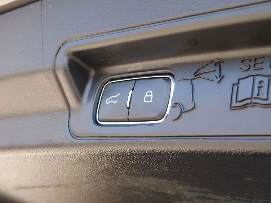 Used 2022 Ford Explorer ST w/ Equipment Group 401A image 11