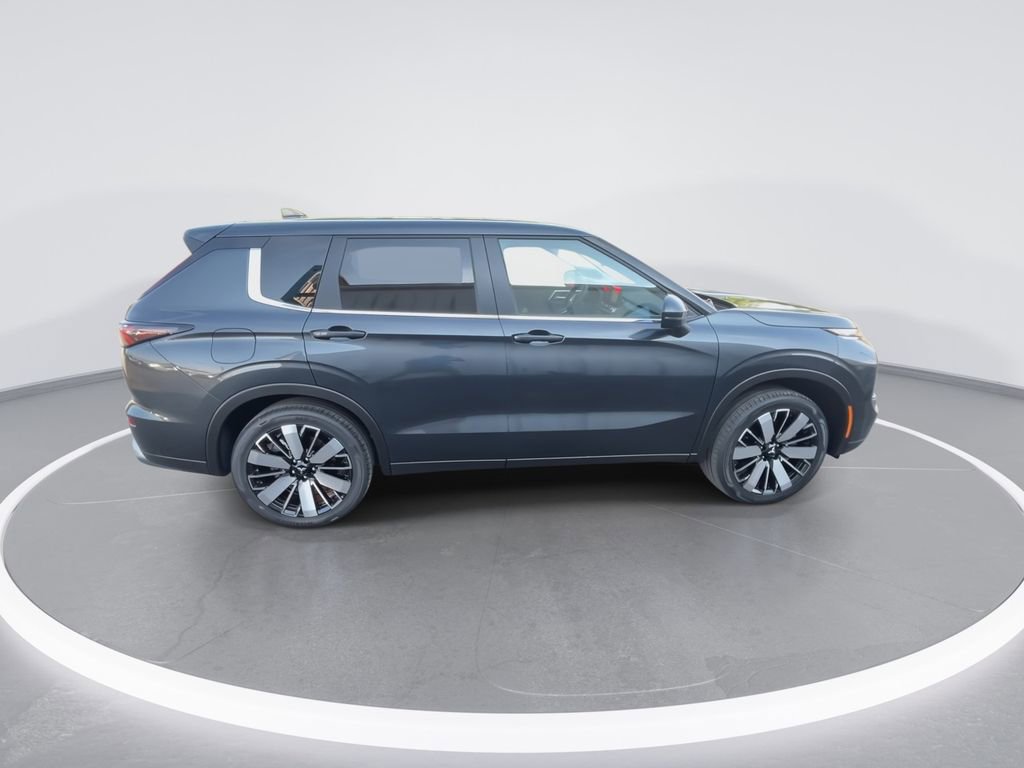 New 2025 Mitsubishi Outlander SE image 9