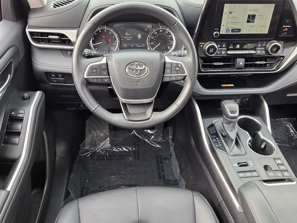 Used 2025 Toyota Highlander XLE image 7