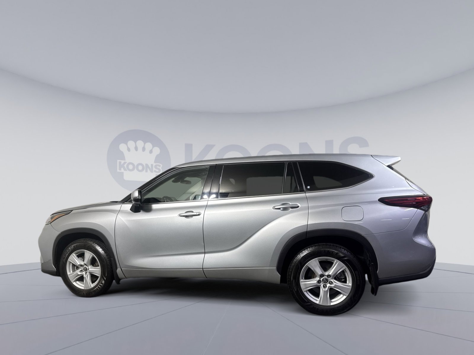 Used 2020 Toyota Highlander L AWD/4WD image 2