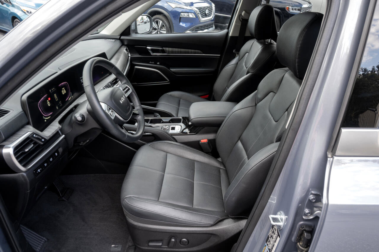 Used 2024 Kia Telluride EX w/ EX Captain's Chair Package image 14