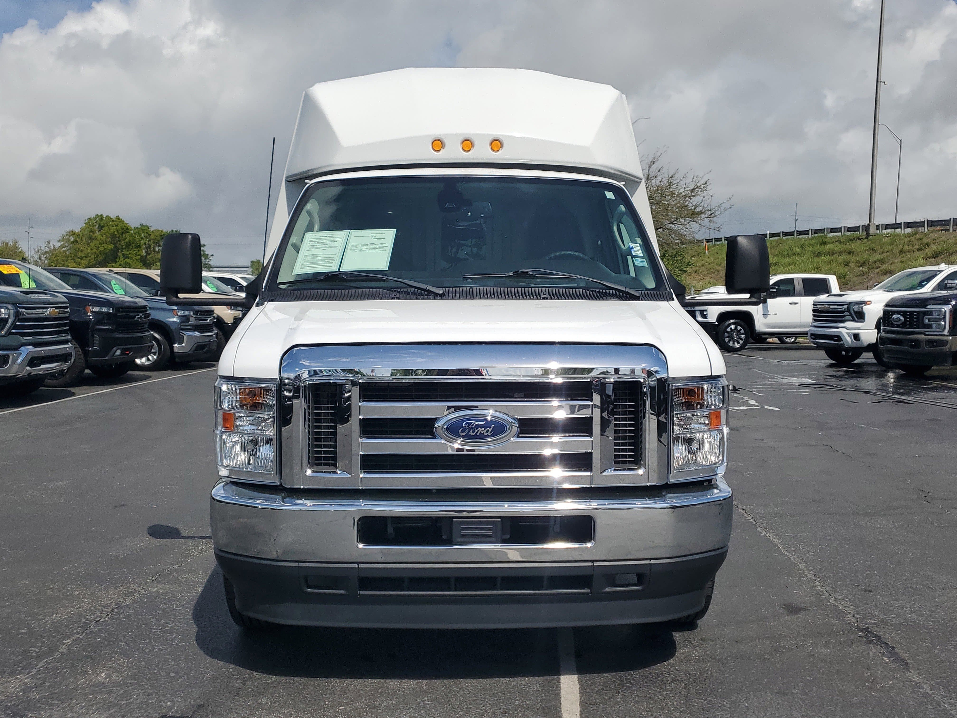Certified 2024 Ford E-450 and Econoline 450 Super Duty w/ Driver's Safety Package image 2