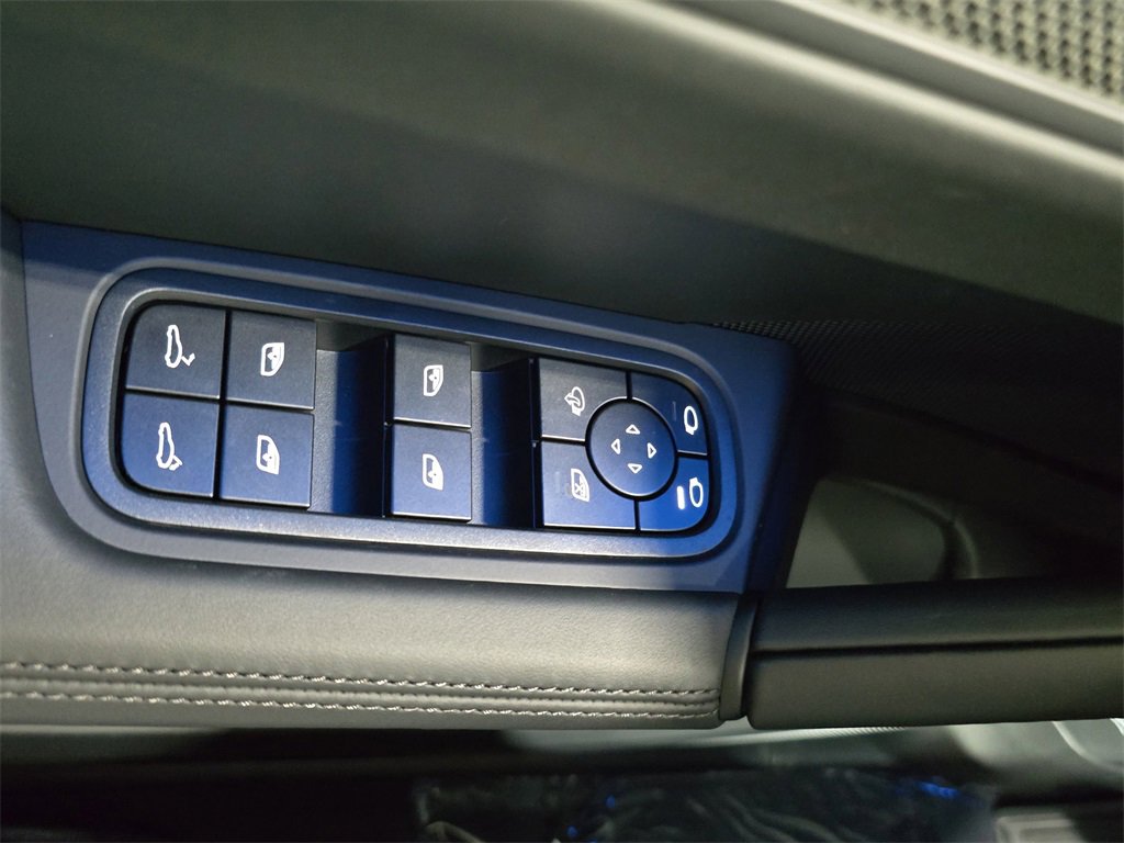 Used 2025 Porsche Cayenne GTS image 21