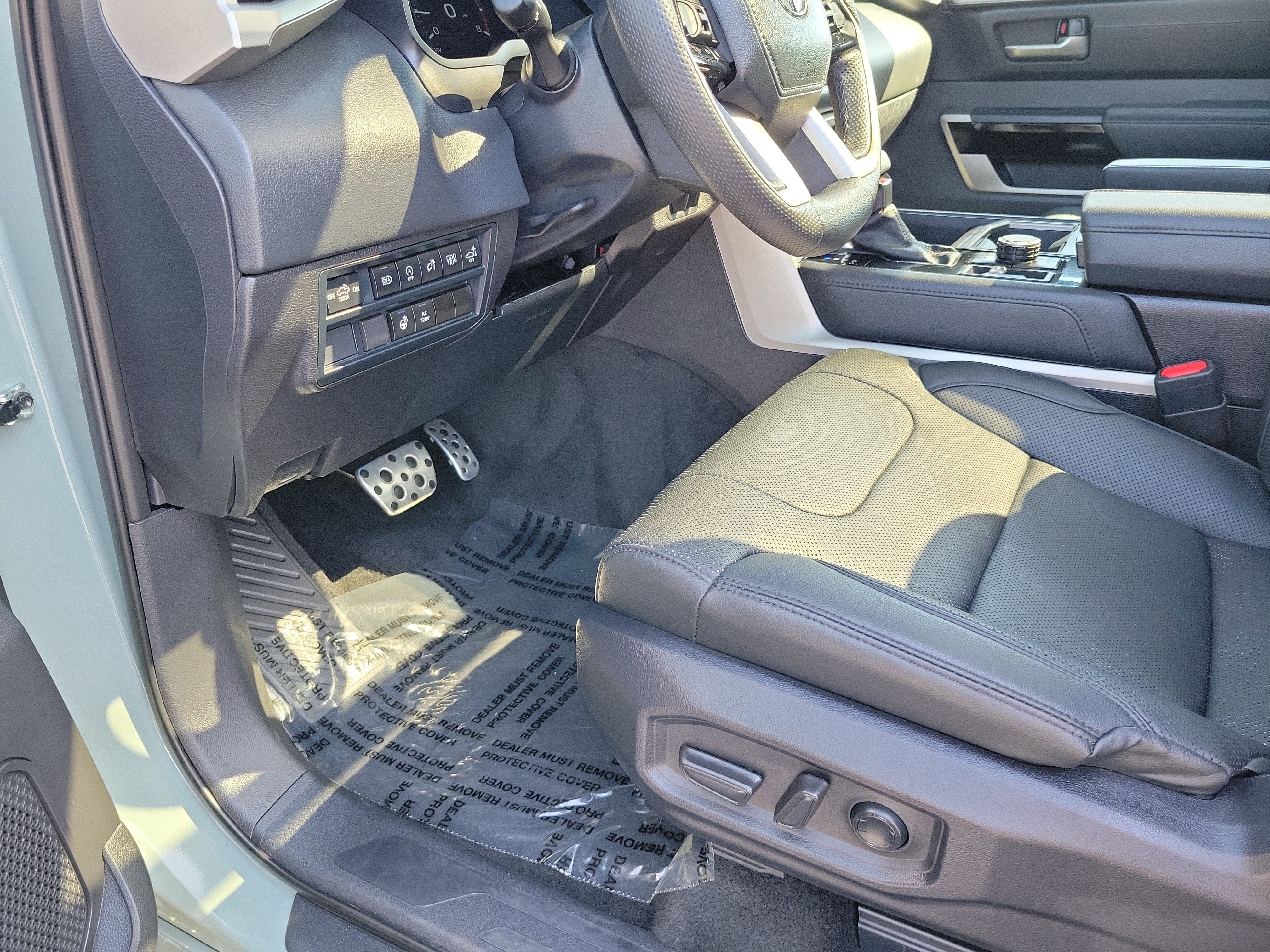 Used 2024 Toyota Tundra Limited w/ TRD Off-Road Package AWD/4WD image 19