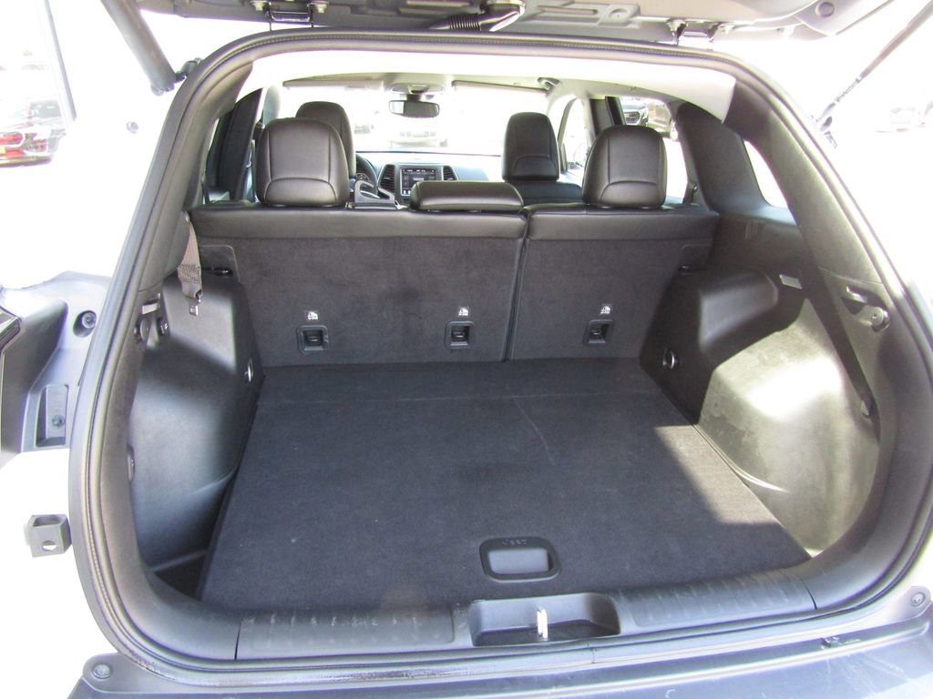 Used 2022 Jeep Cherokee Trailhawk w/ Premium Leather Package AWD/4WD image 34