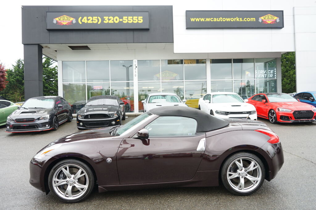 Used 2010 Nissan 370Z Touring w/ Sport Pkg RWD image 2