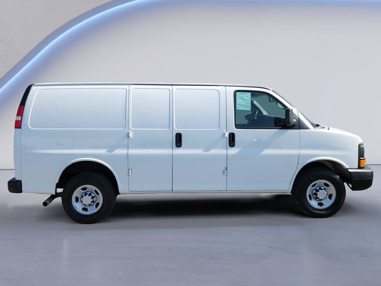 Used 2015 Chevrolet Express 2500 RWD image 2