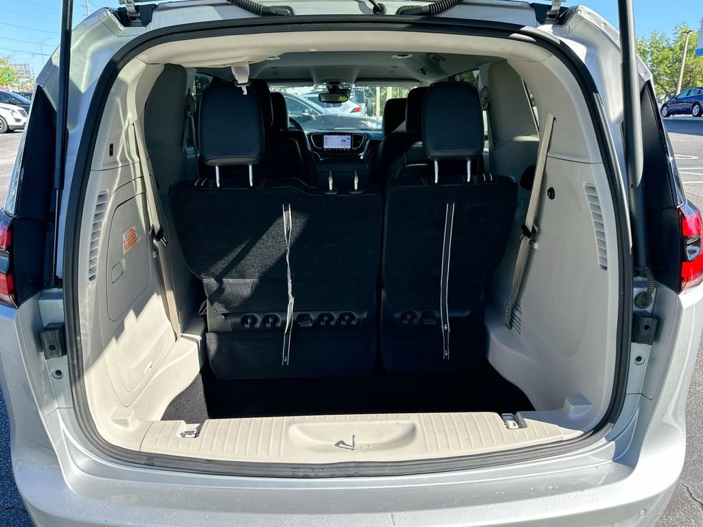 Used 2024 Chrysler Pacifica Select FWD image 25