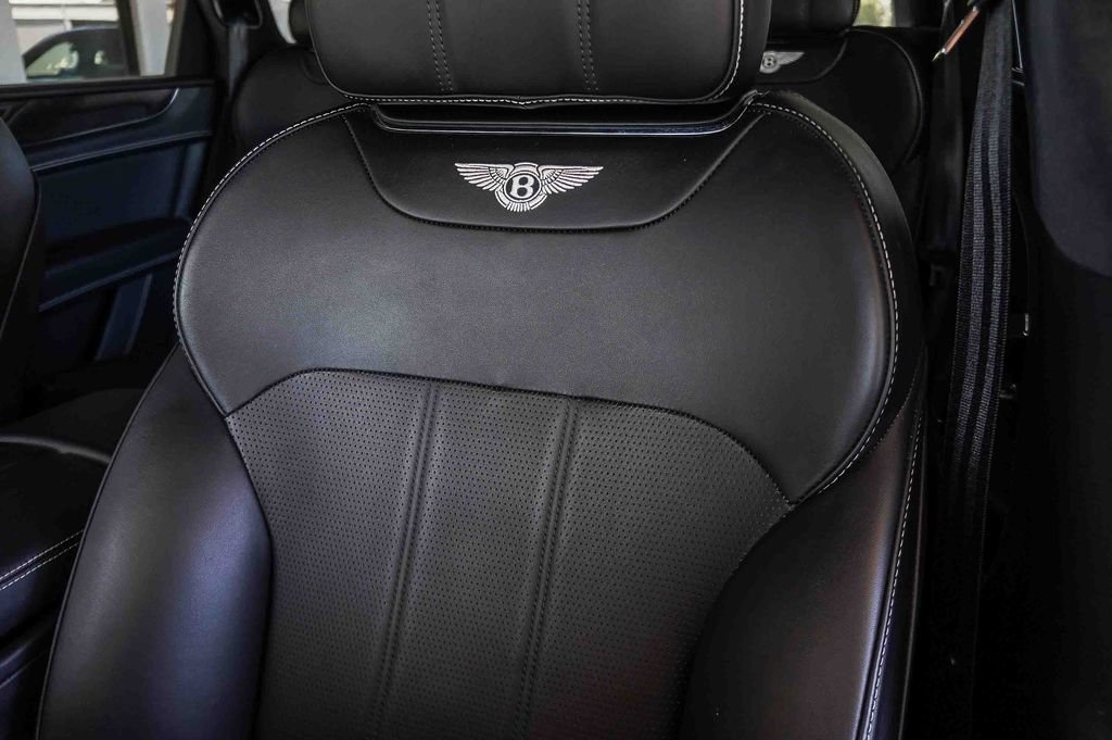 Used 2019 Bentley Bentayga AWD/4WD image 25