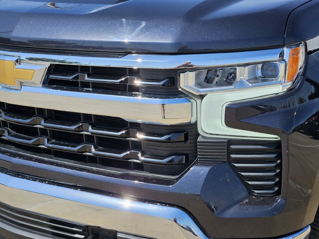 Used 2022 Chevrolet Silverado 1500 LT w/ Protection Package AWD/4WD image 9