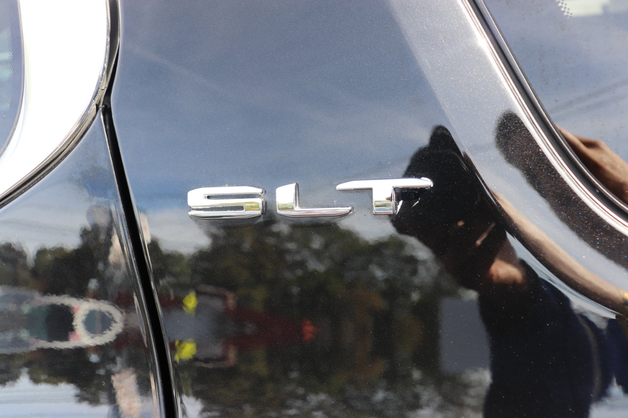 Used 2023 GMC Acadia SLT image 61