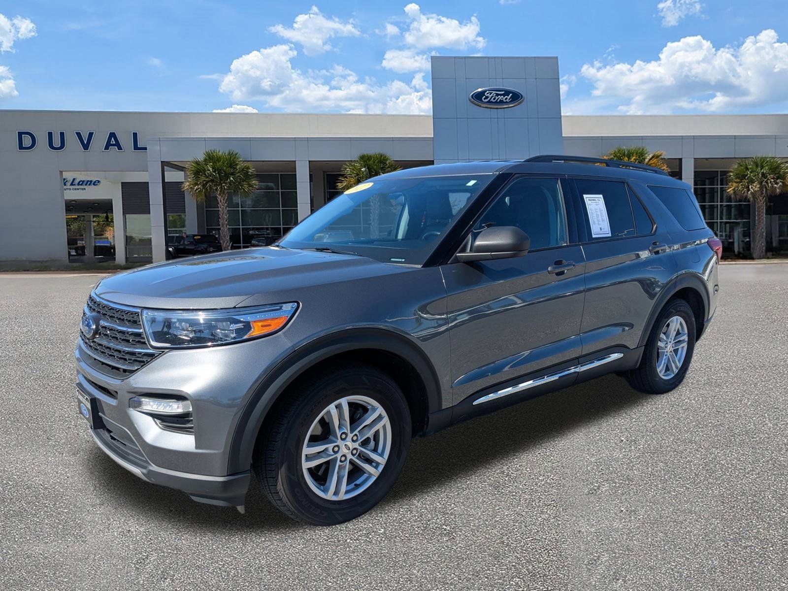 Used 2022 Ford Explorer XLT w/ Equipment Group 202A image 8