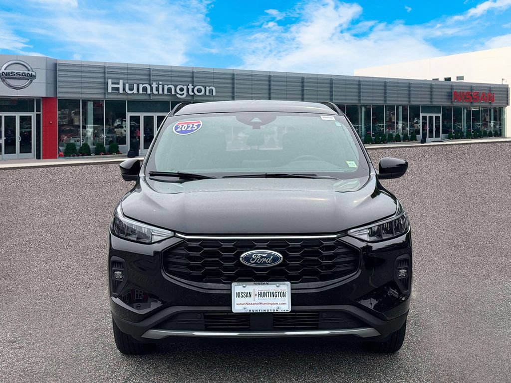 Used 2025 Ford Escape ST-Line Select AWD/4WD image 2