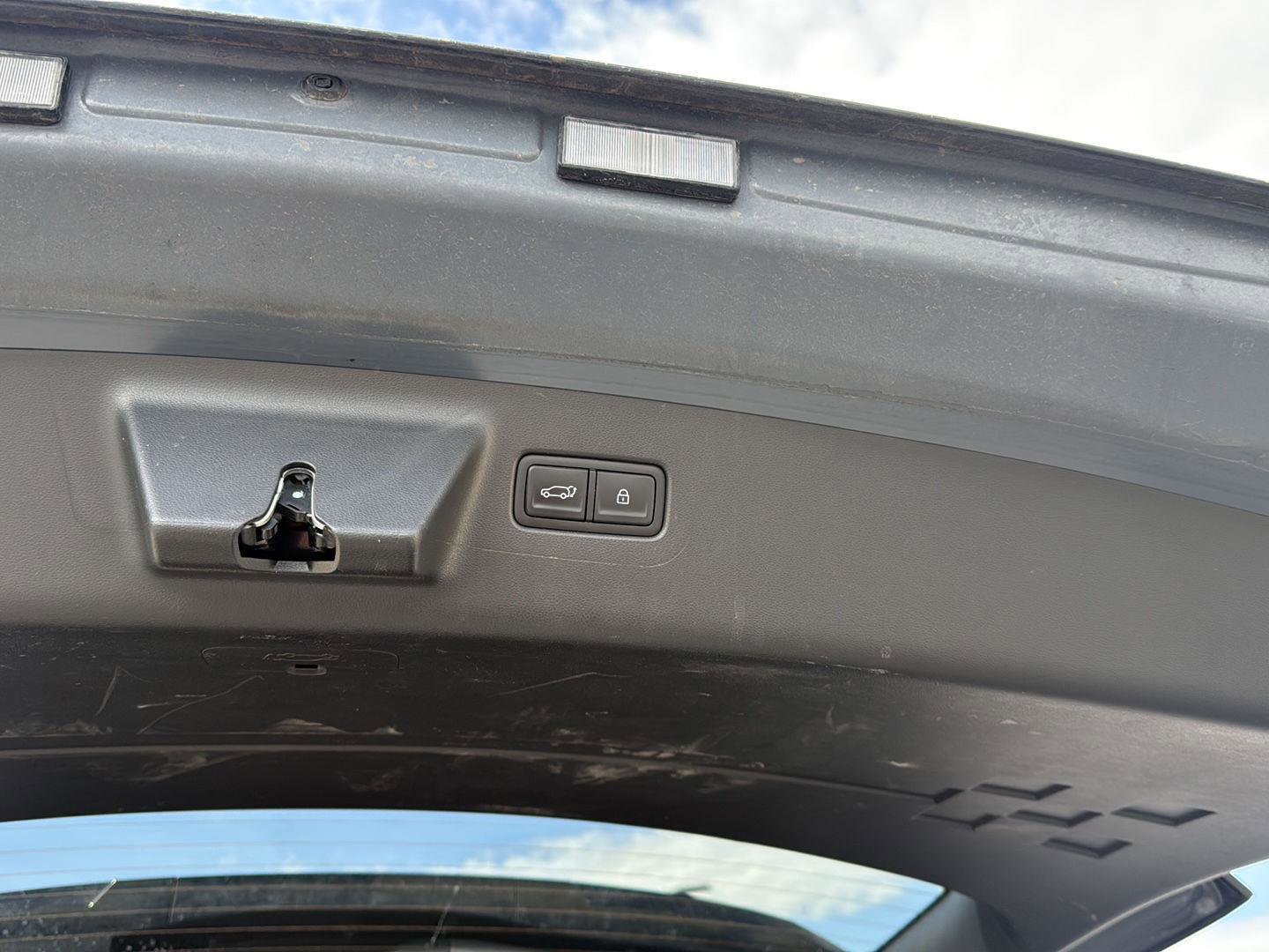 Used 2025 Hyundai Santa Fe Limited FWD image 10