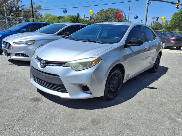 Used 2015 Toyota Corolla LE FWD image 3