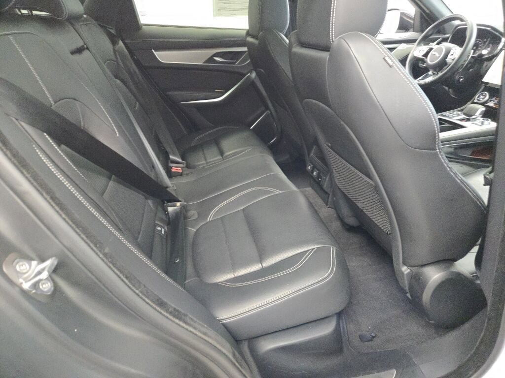 Used 2024 Jaguar F-PACE R-Dynamic S image 11