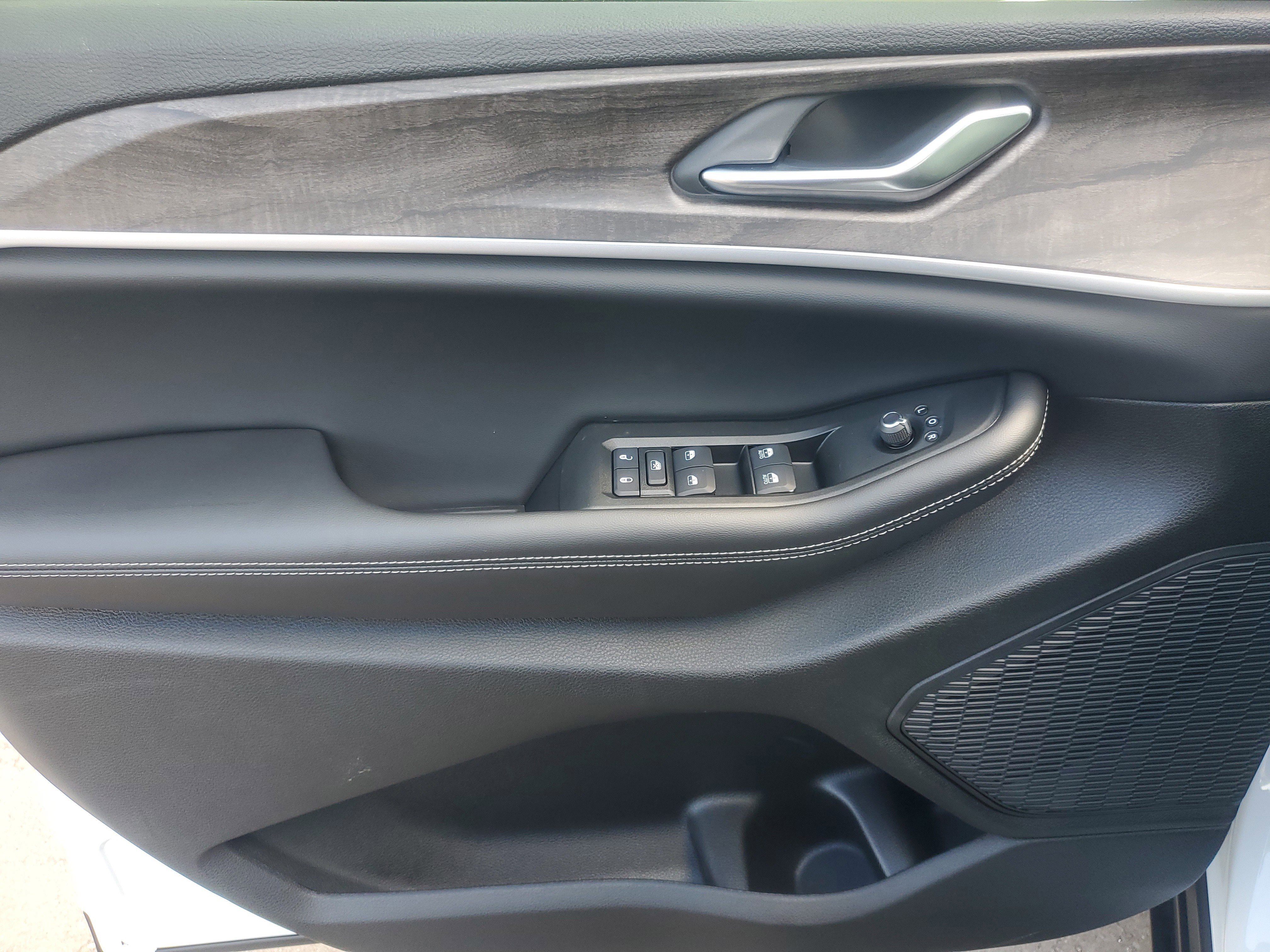 New 2026 Jeep Grand Cherokee L 2WD image 12