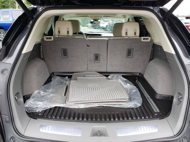 Used 2018 Cadillac XT5 Luxury w/ Driver Awareness Package AWD/4WD image 9