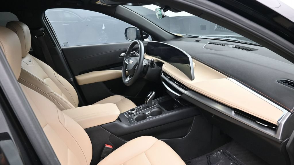 Certified 2024 Cadillac XT4 Luxury FWD image 2