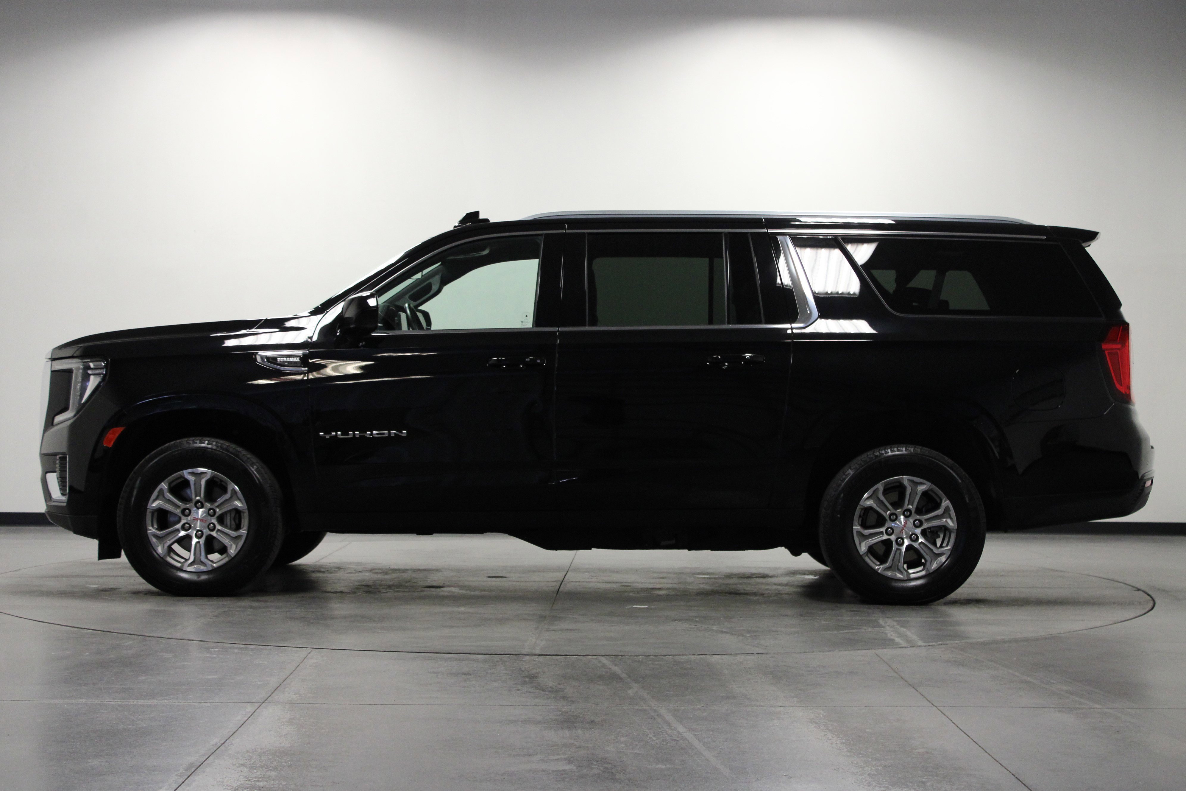 Used 2024 GMC Yukon XL SLE image 7