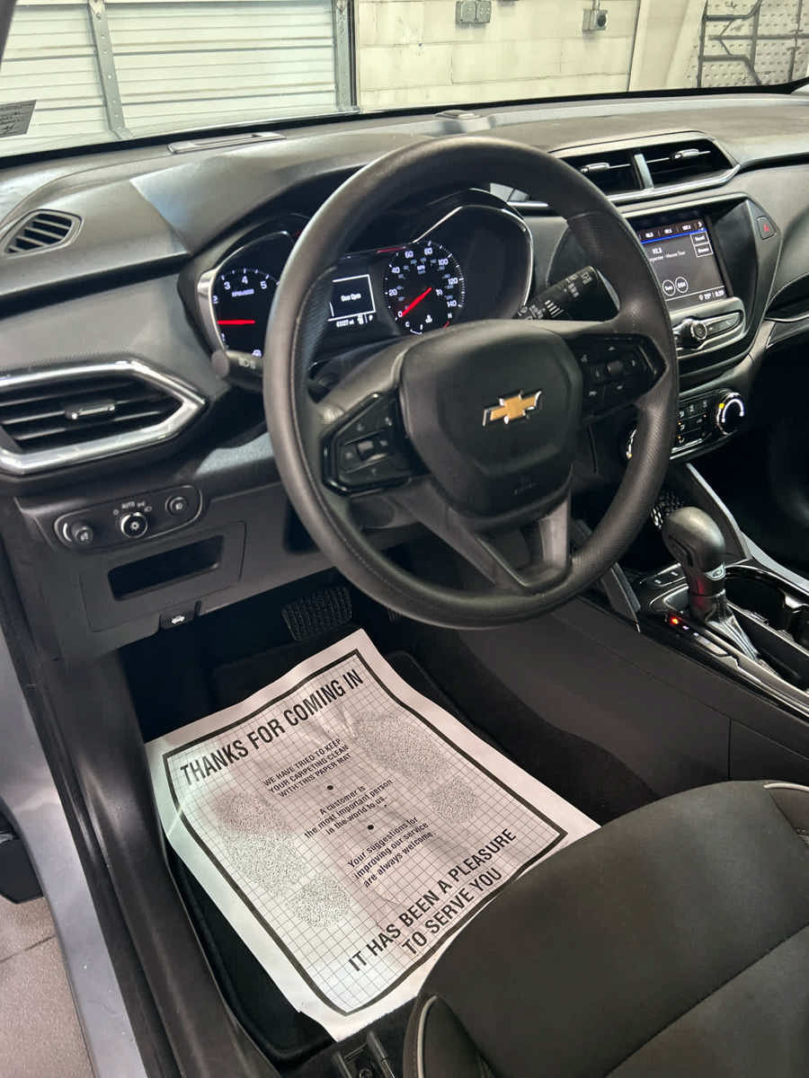 Used 2023 Chevrolet TrailBlazer LT FWD image 9