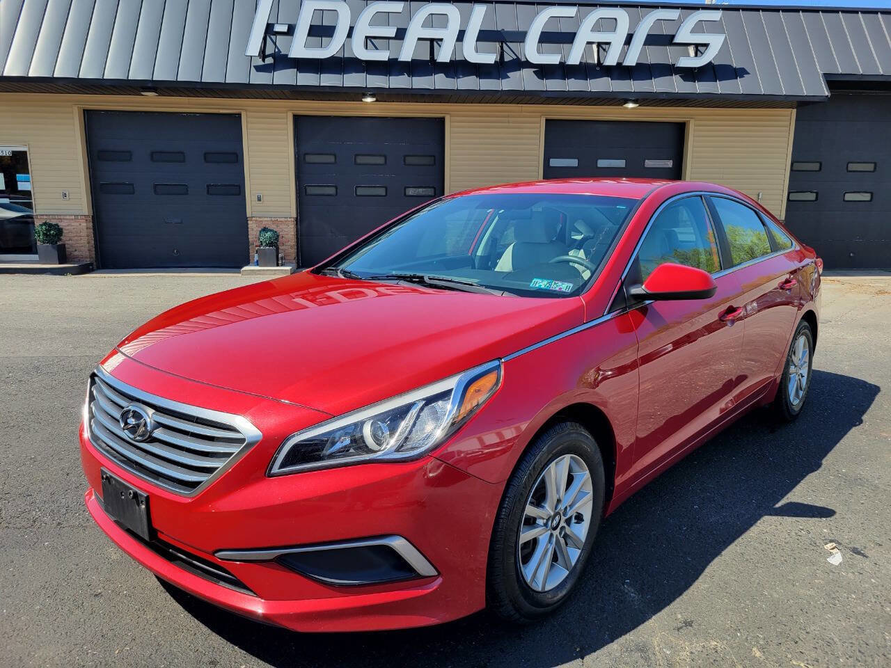 Used 2017 Hyundai Sonata SE image 1