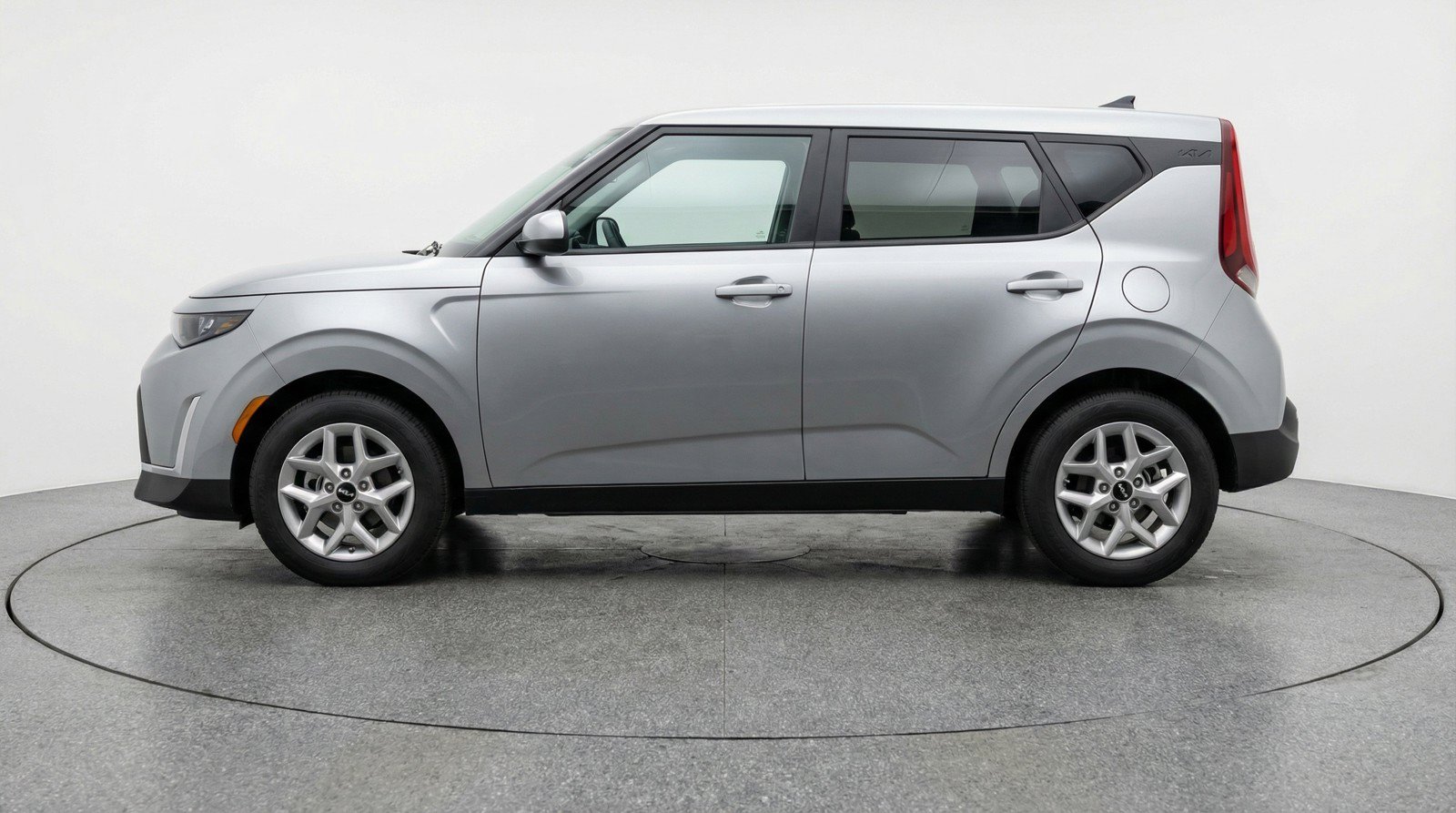Used 2025 Kia Soul LX w/ LX Technology Package FWD image 5
