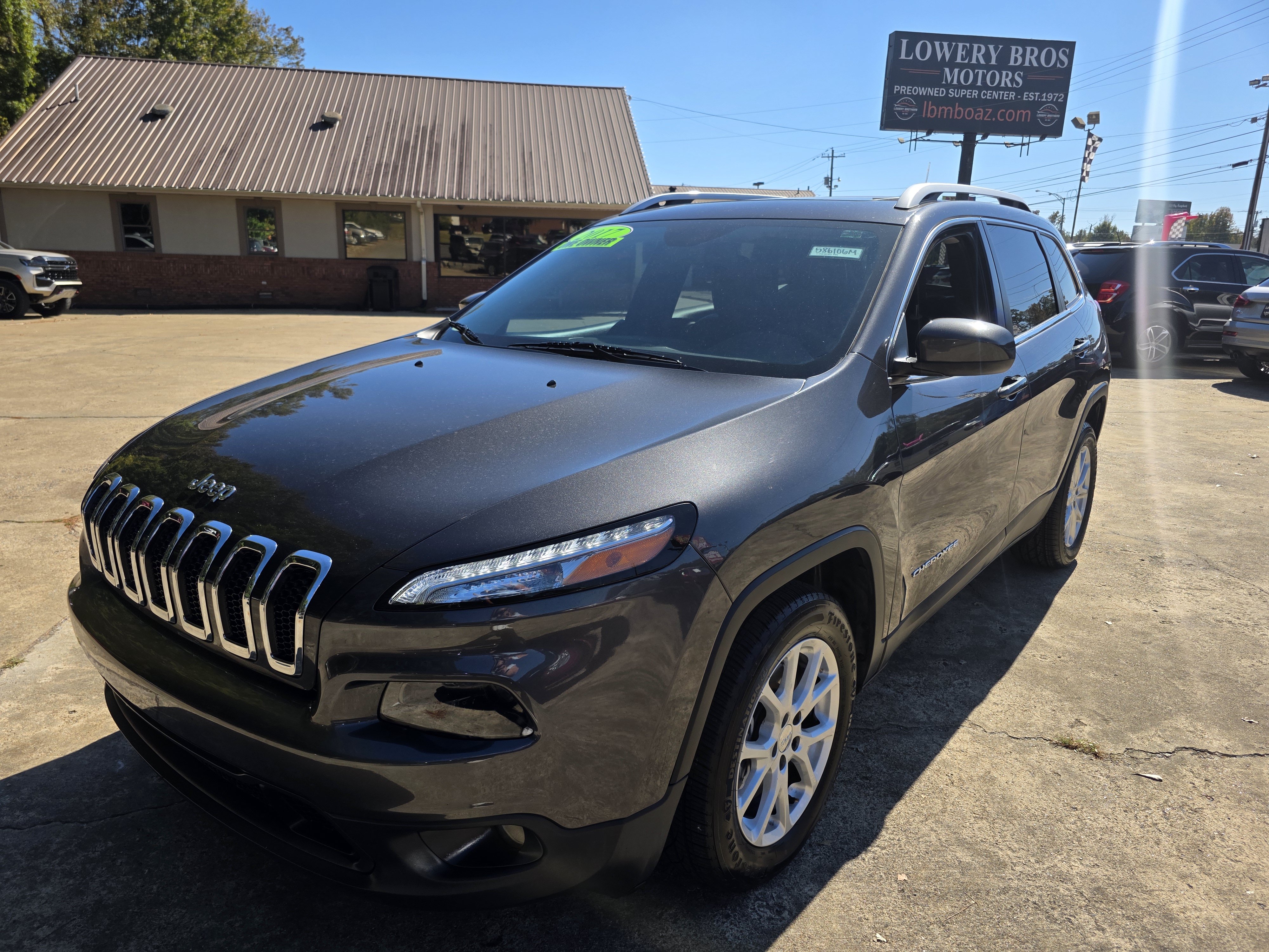 Used 2017 Jeep Cherokee Latitude w/ Comfort/Convenience Group FWD image 1