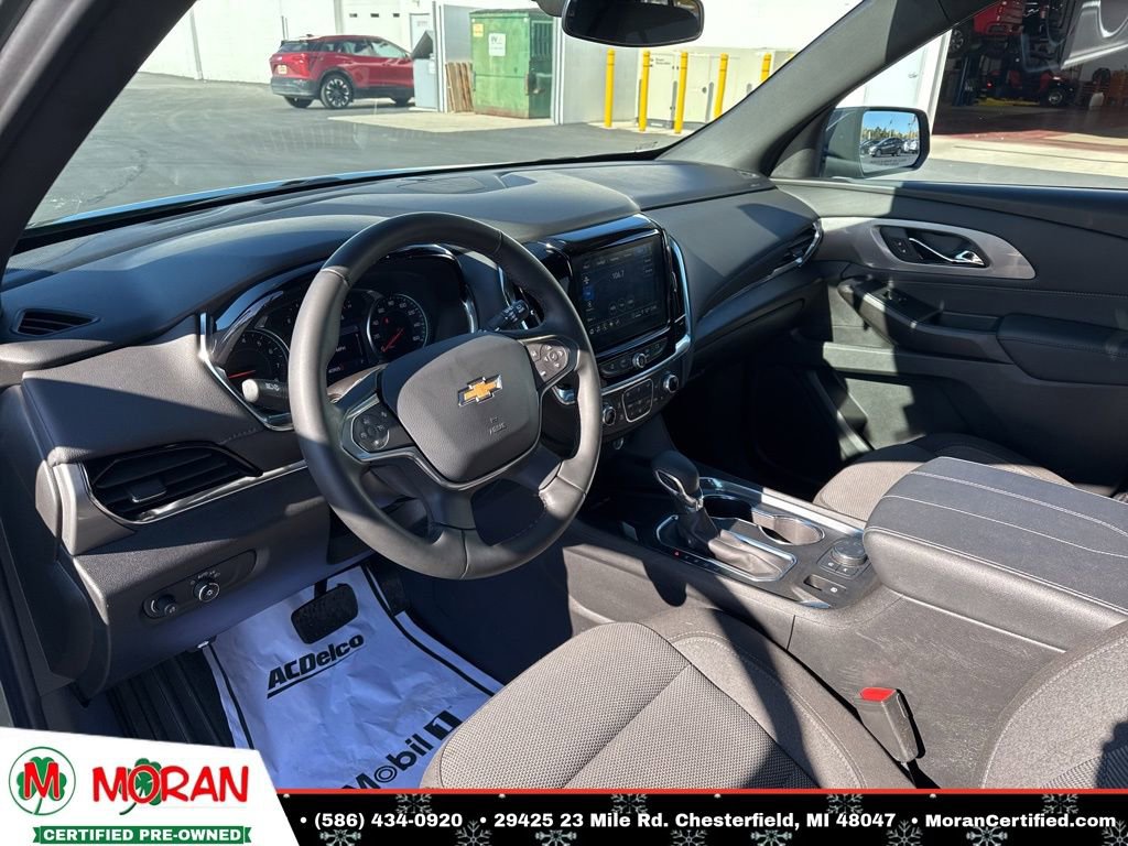 Used 2023 Chevrolet Traverse LT image 13