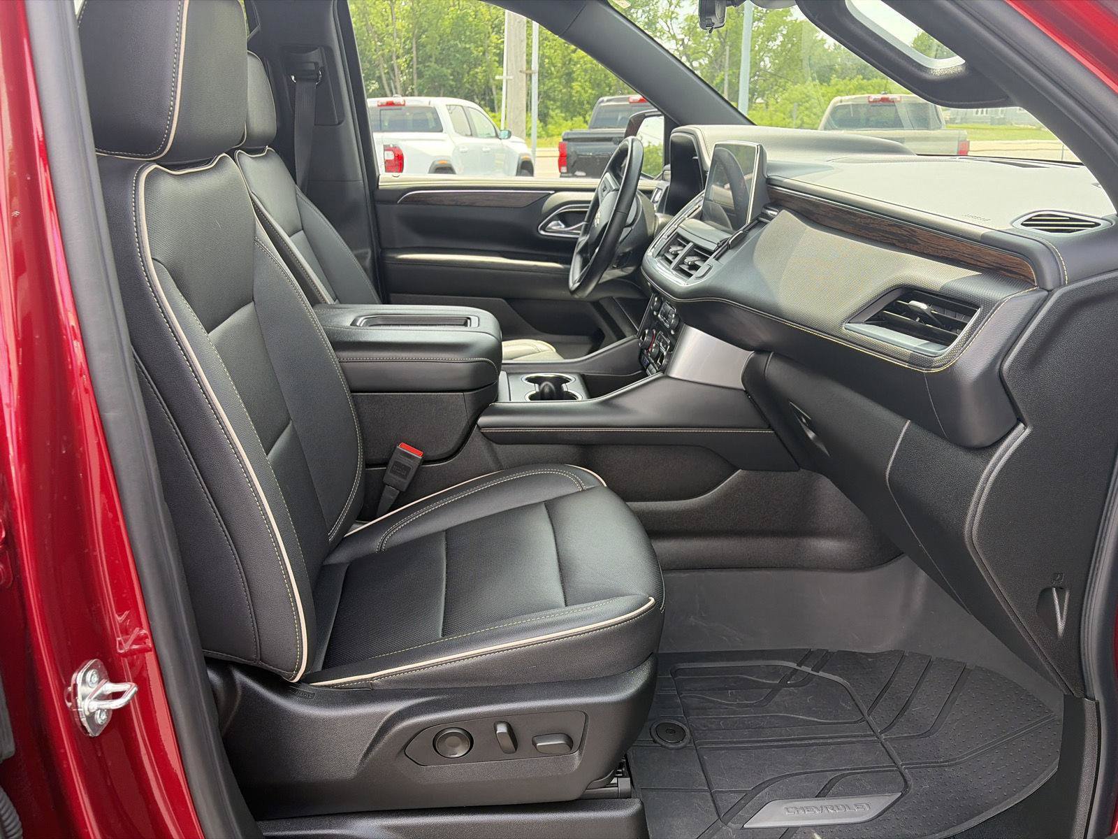 Used 2024 Chevrolet Tahoe Premier AWD/4WD image 18
