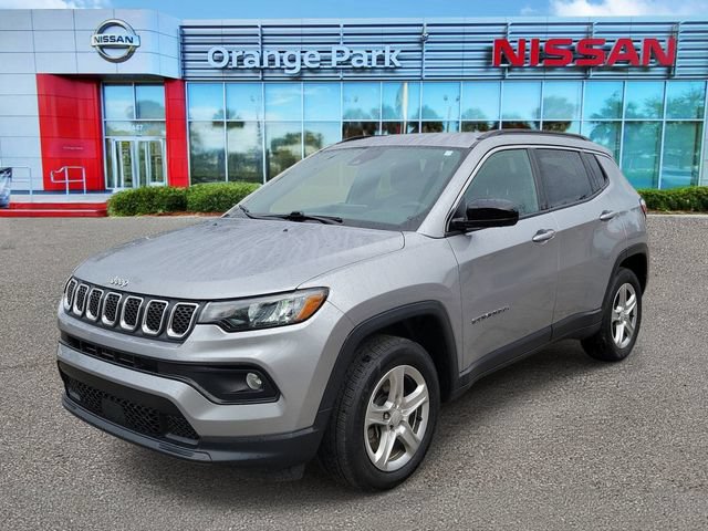 Used 2024 Jeep Compass Latitude w/ Altitude Special Edition AWD/4WD image 4