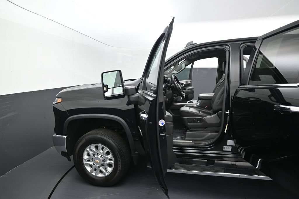 Used 2024 Chevrolet Silverado 2500 LTZ w/ LTZ Convenience Package AWD/4WD image 13