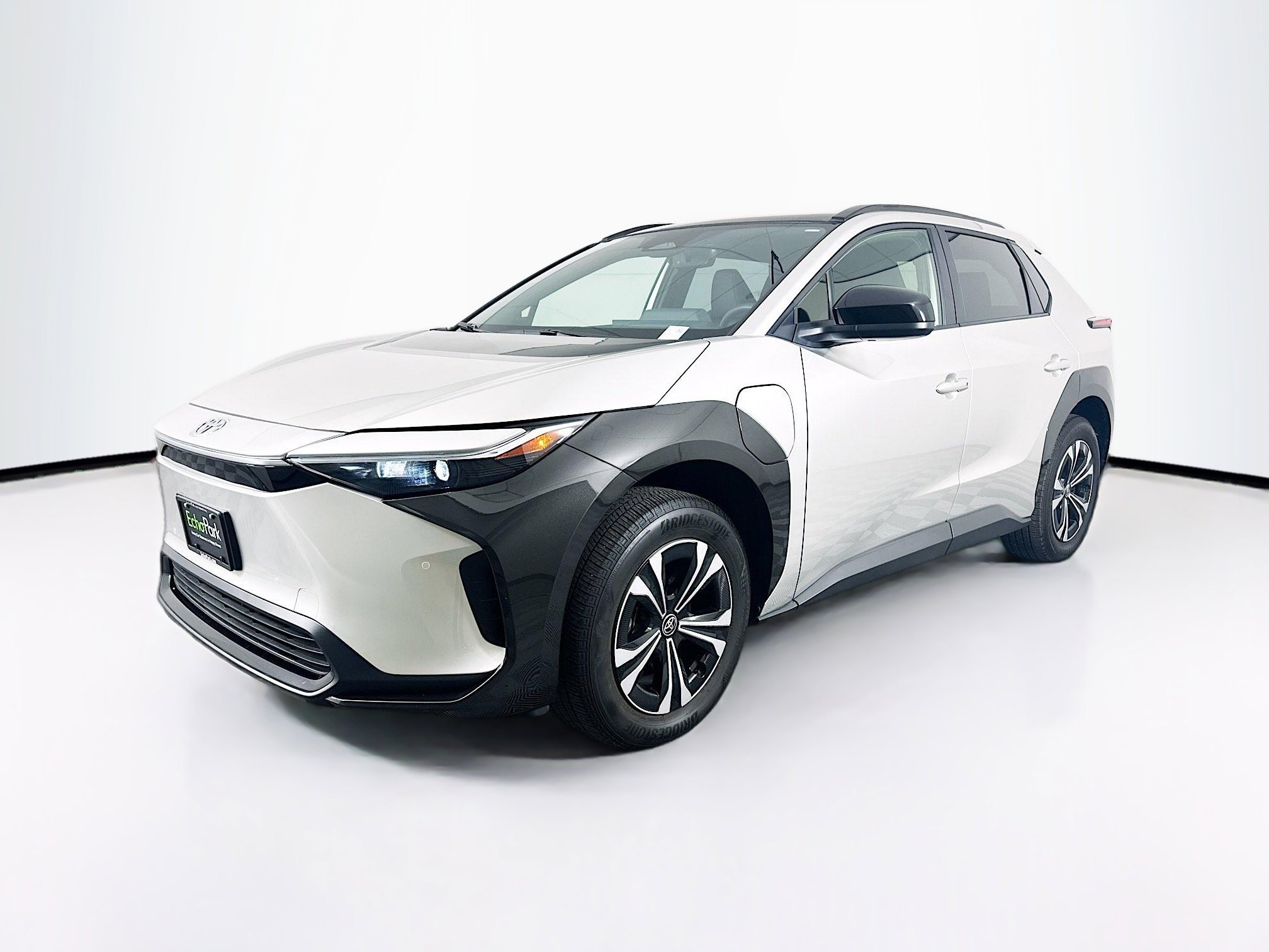 Used 2023 Toyota bZ4X XLE w/ Weather Package FWD image 3