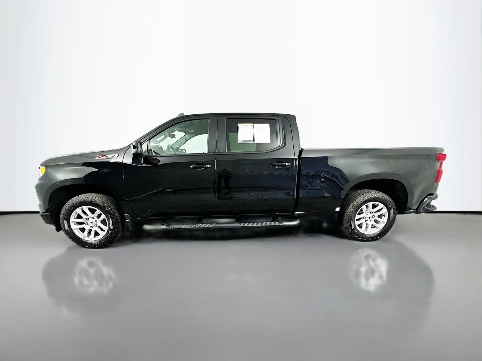 Used 2022 Chevrolet Silverado 1500 RST w/ Convenience Package II AWD/4WD image 4