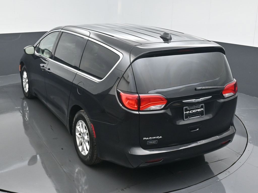 Used 2017 Chrysler Pacifica Touring image 18