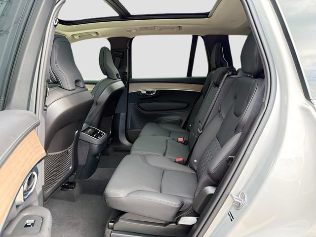 Used 2025 Volvo XC90 B5 Plus image 22