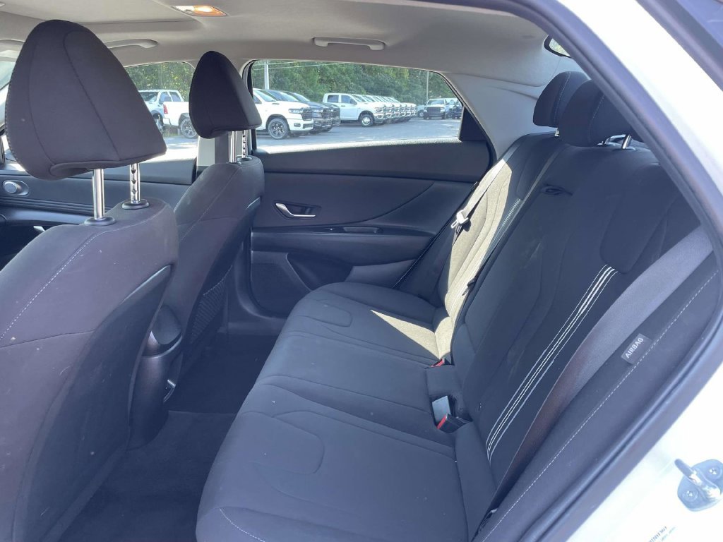 Used 2025 Hyundai Elantra SEL FWD image 19