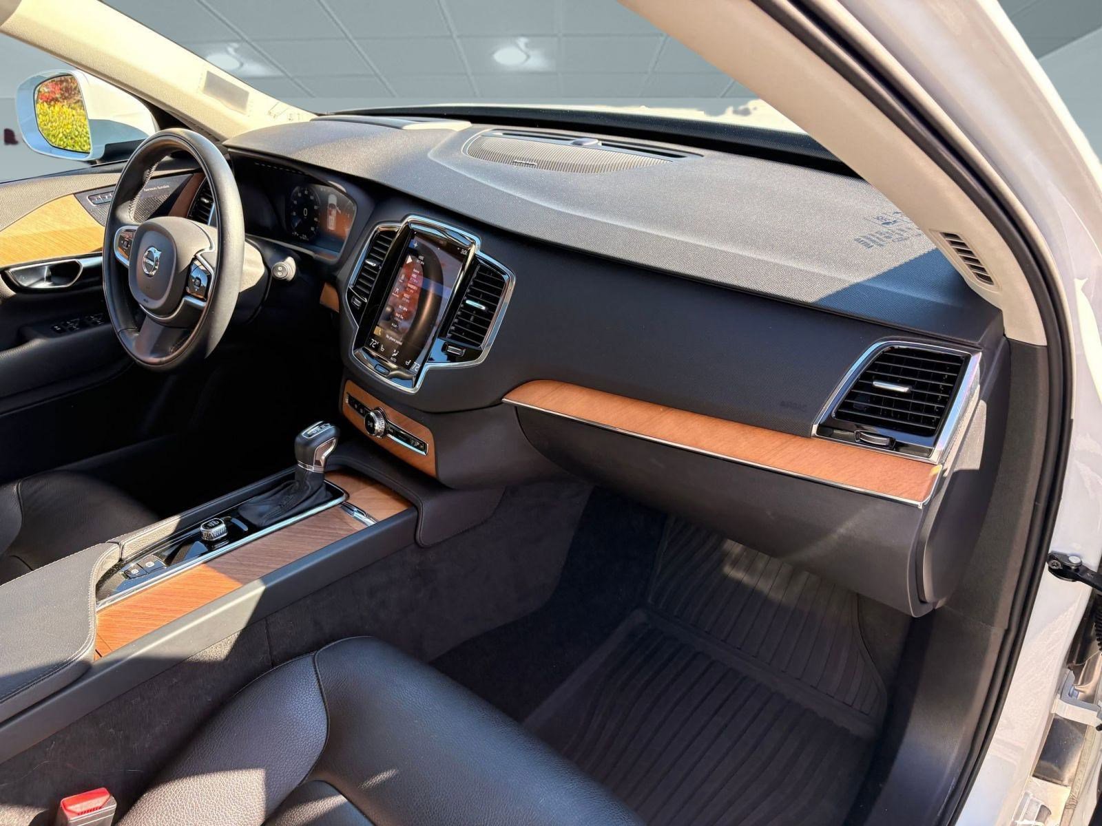 Certified 2022 Volvo XC90 T6 Momentum w/ Advanced Package image 22