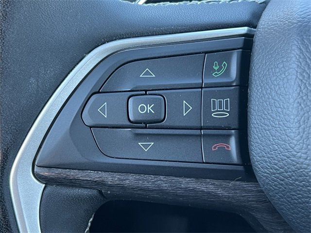 Certified 2023 Jeep Grand Cherokee Limited w/ Black Appearance Package image 21