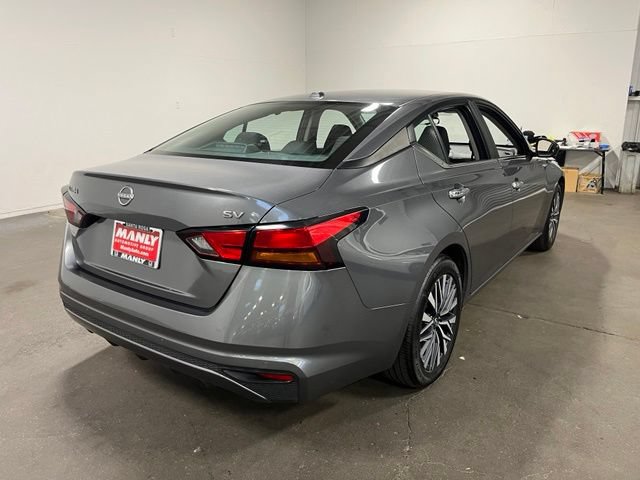 Used 2024 Nissan Altima 2.5 SV FWD image 3