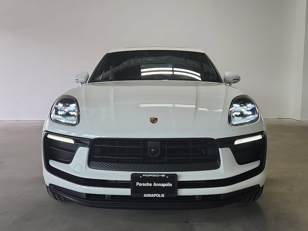 Certified 2026 Porsche Macan AWD/4WD image 8