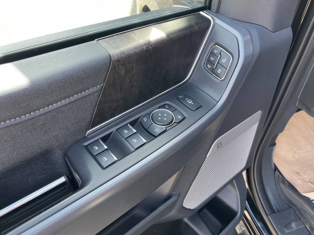Used 2023 Ford F350 Lariat w/ Lariat Ultimate Package AWD/4WD image 12