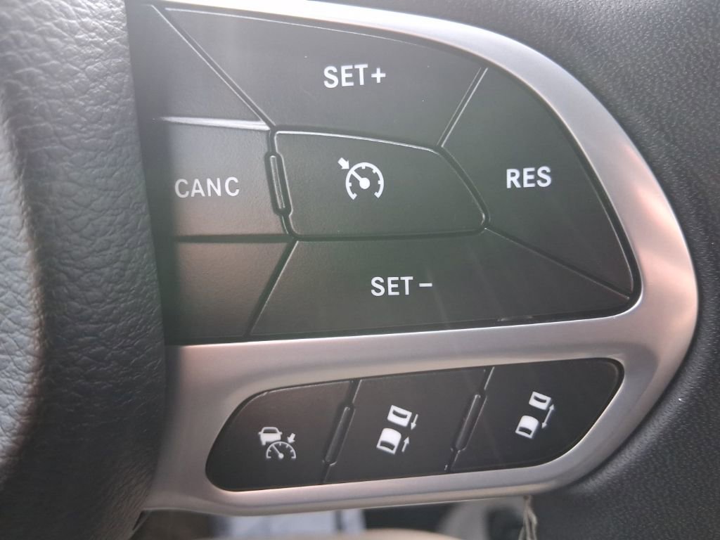 Used 2024 Chrysler Pacifica Touring-L image 24