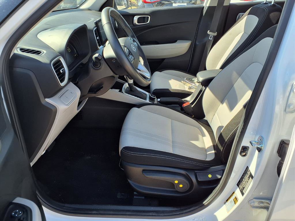 Used 2025 Hyundai Venue SEL image 20