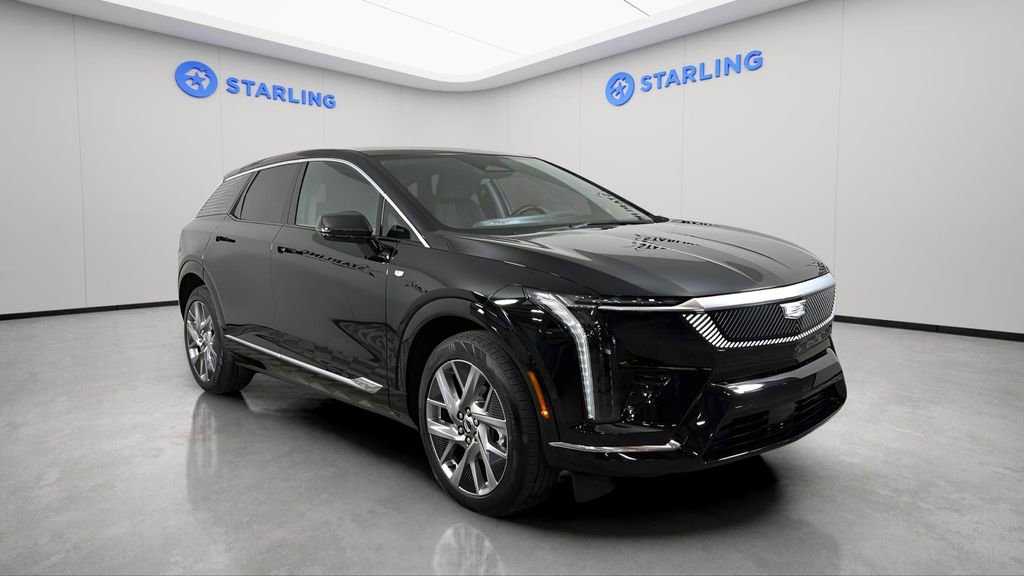 Certified 2025 Cadillac Optiq Luxury 2 w/ LPO, Floor Liner Package AWD/4WD image 14